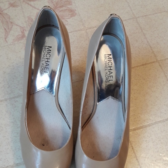 Micheal Kors Heels Shoes - Picture 3 of 8